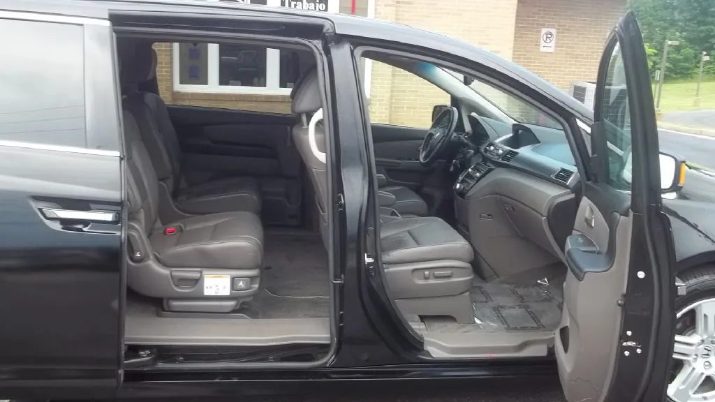2012 Honda Odyssey Touring Elite — photo 8 of 18