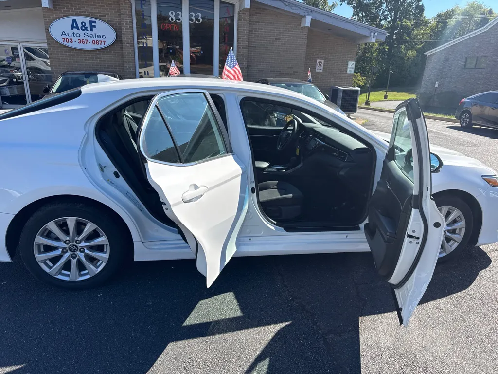 2019 Toyota Camry L — foto 9 de 22