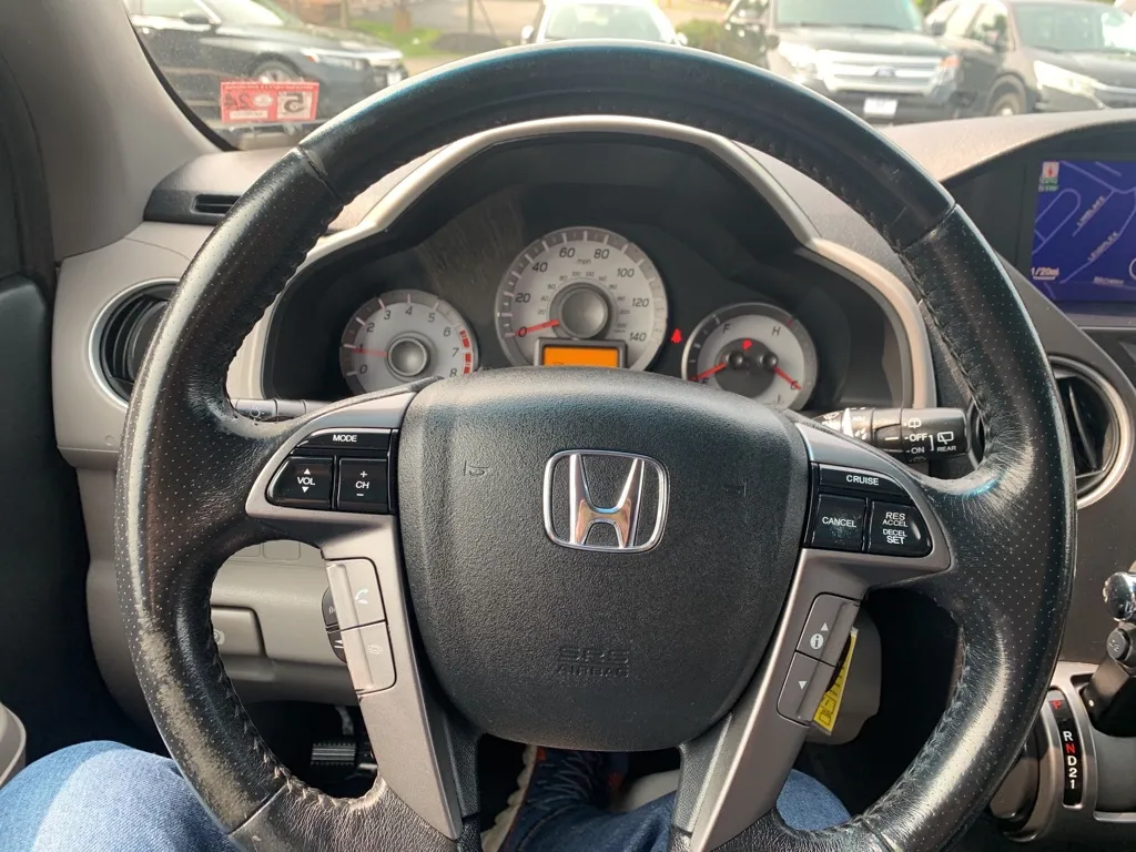 2014 Honda Pilot Touring — photo 20 of 25