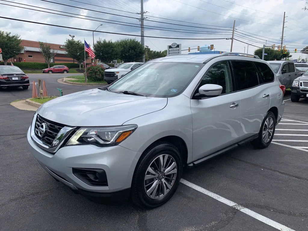 2019 Nissan Pathfinder SV — foto 3 de 21