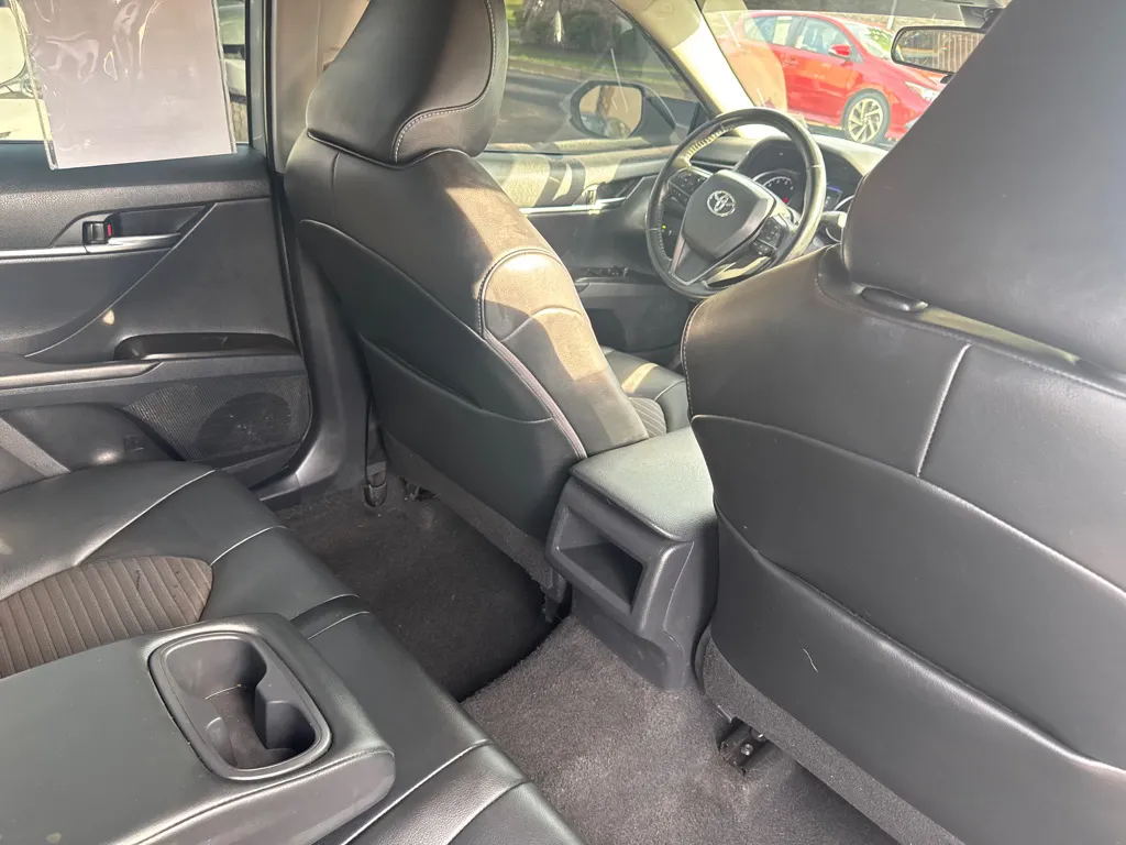 2021 Toyota Camry SE — photo 10 of 21