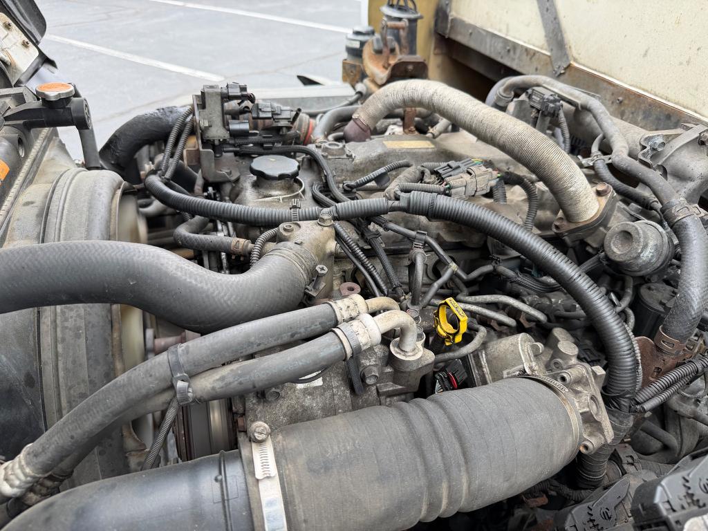 2011 Isuzu NPR - Photo 15
