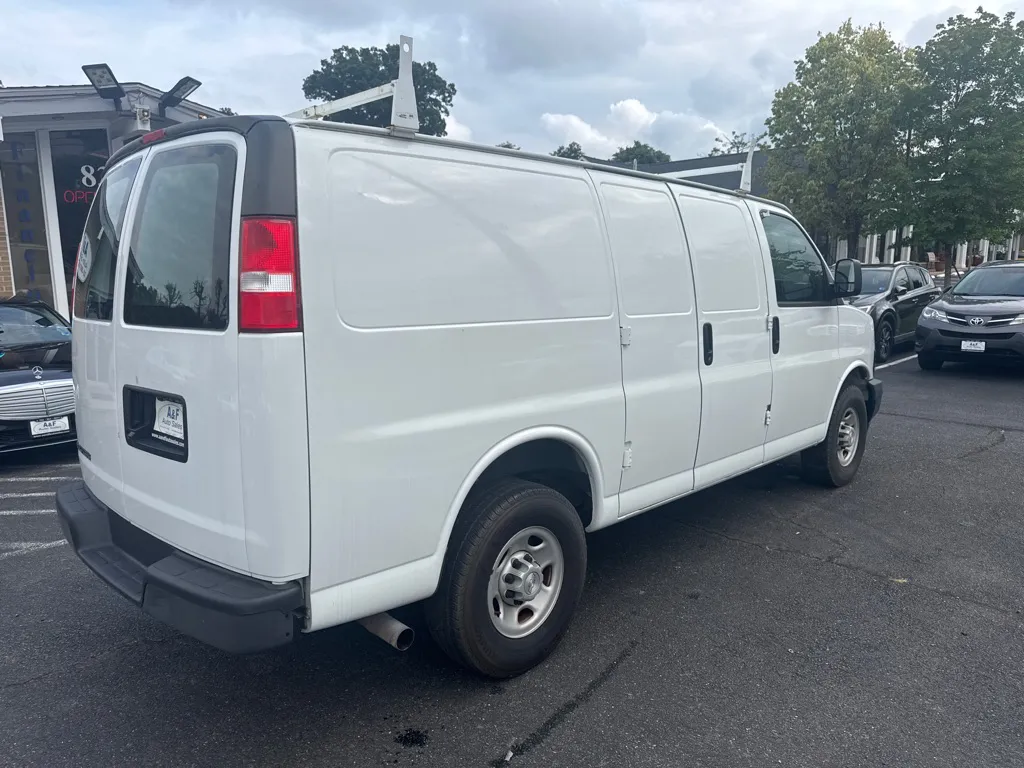 2018 Chevrolet Express 2500 — photo 7 of 22