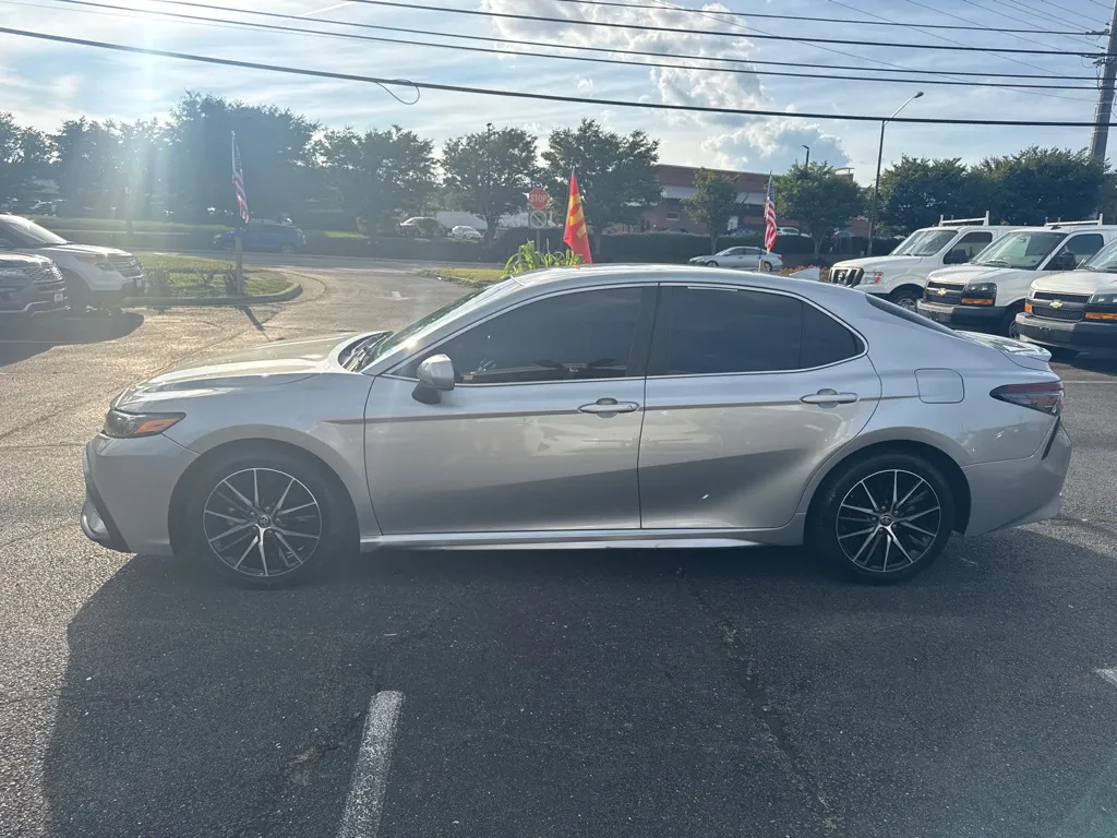 2021 Toyota Camry SE — photo 4 of 21