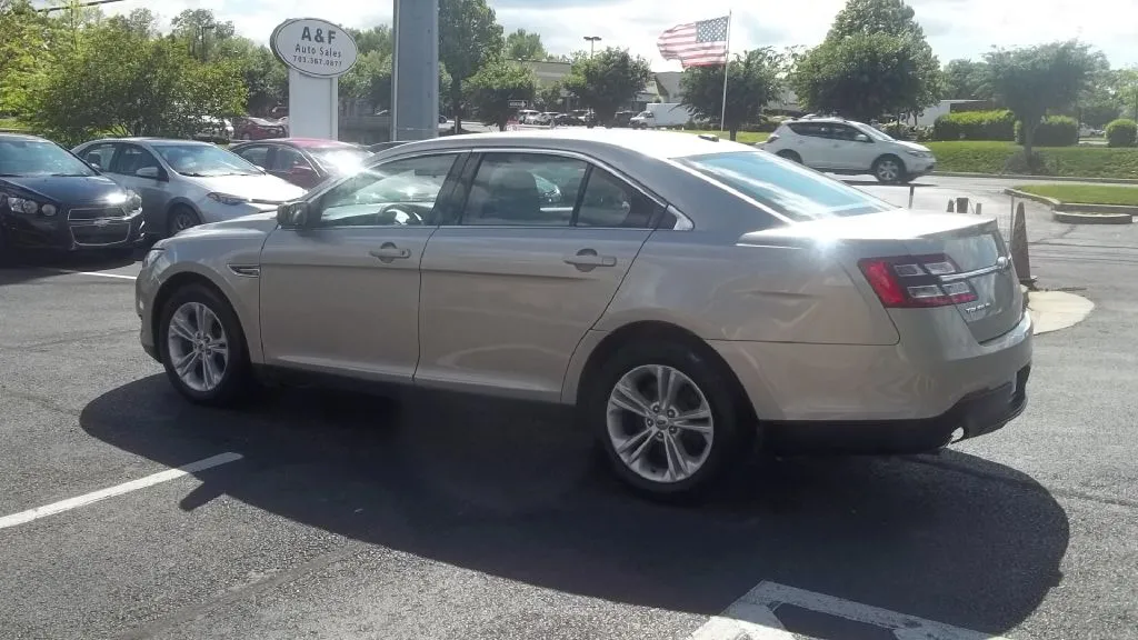 2017 Ford Taurus SE — photo 5 of 16