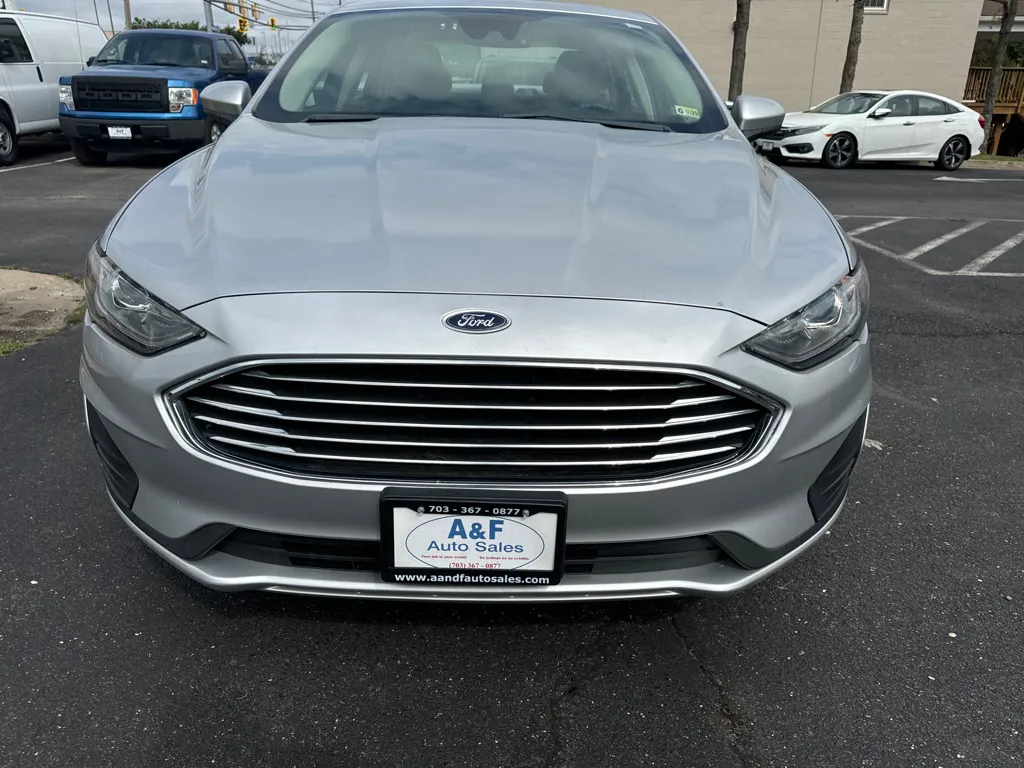2019 Ford Fusion SE — photo 2 of 23
