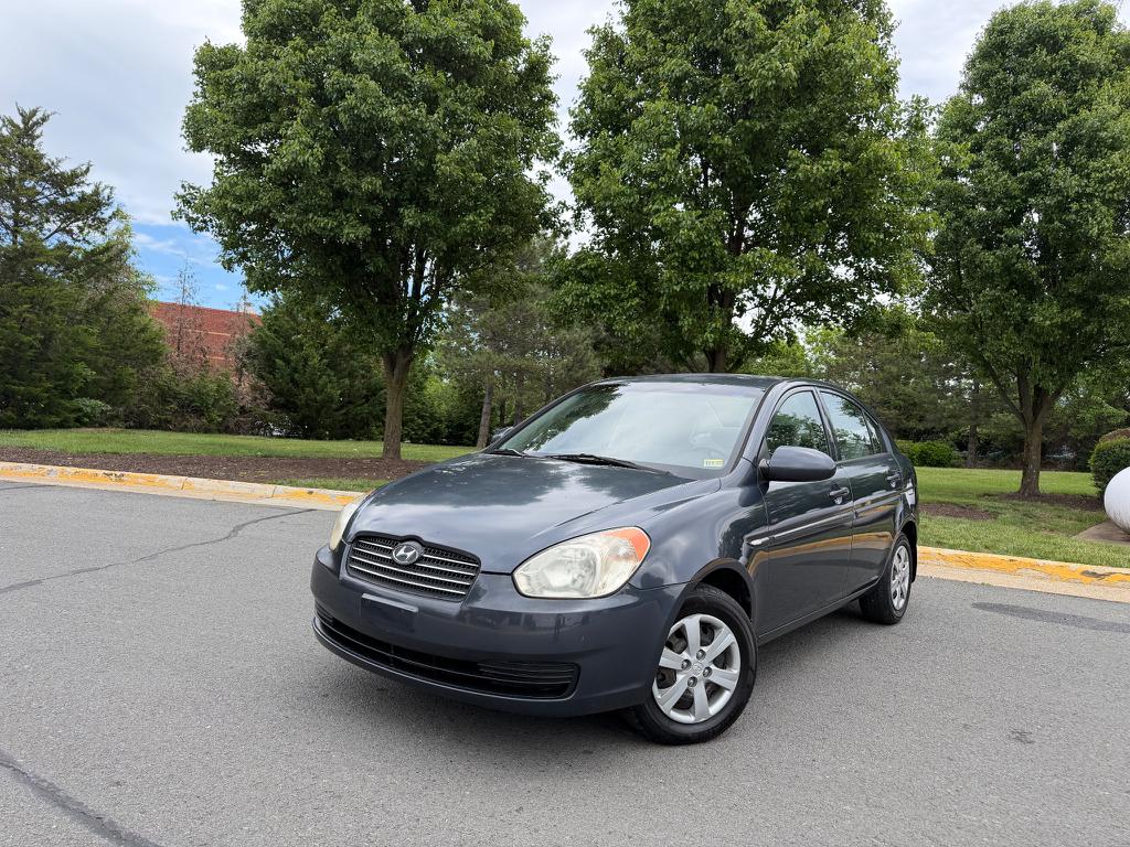 Gray 2009 Hyundai Accent Sedan Front-Wheel Drive 5-Speed Manual