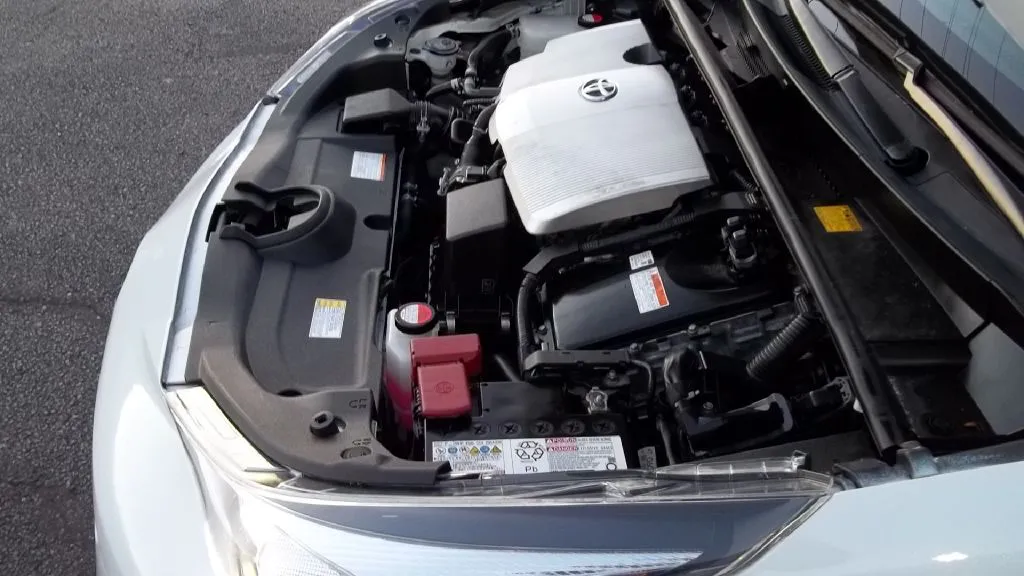 2016 Toyota Prius Three — foto 20 de 20