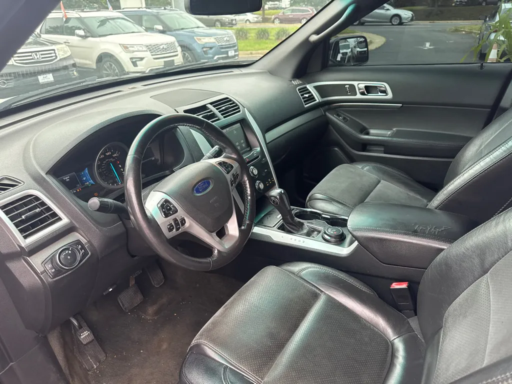 2015 Ford Explorer XLT — photo 15 of 20