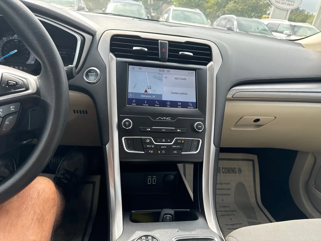 2019 Ford Fusion SE — photo 18 of 23
