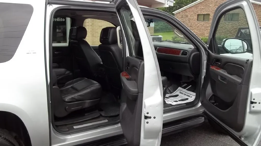 2011 Chevrolet Suburban 1500 Ltz — foto 8 de 24