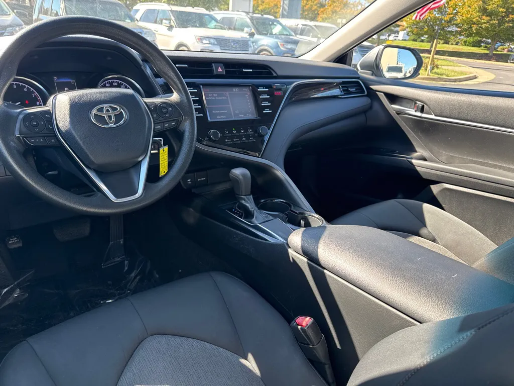 2019 Toyota Camry L — foto 13 de 22