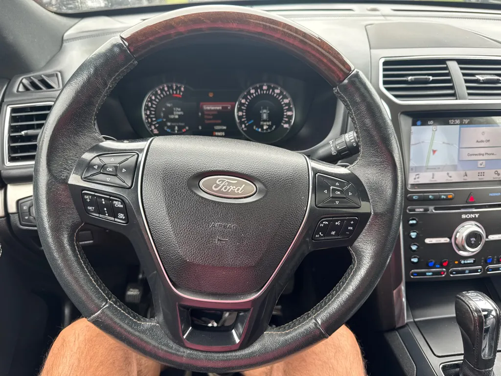 2018 Ford Explorer Platinum — photo 23 of 31