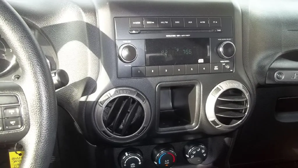 2015 Jeep Wrangler Sport — photo 22 of 24