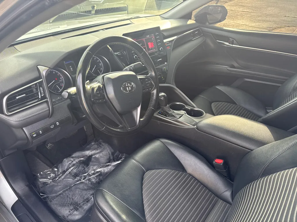 2021 Toyota Camry SE — photo 14 of 21