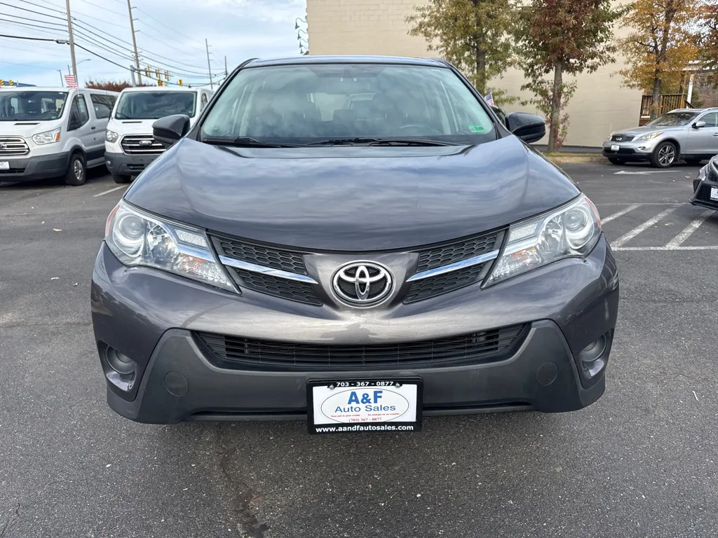 2015 Toyota RAV4 LE — photo 2 of 24