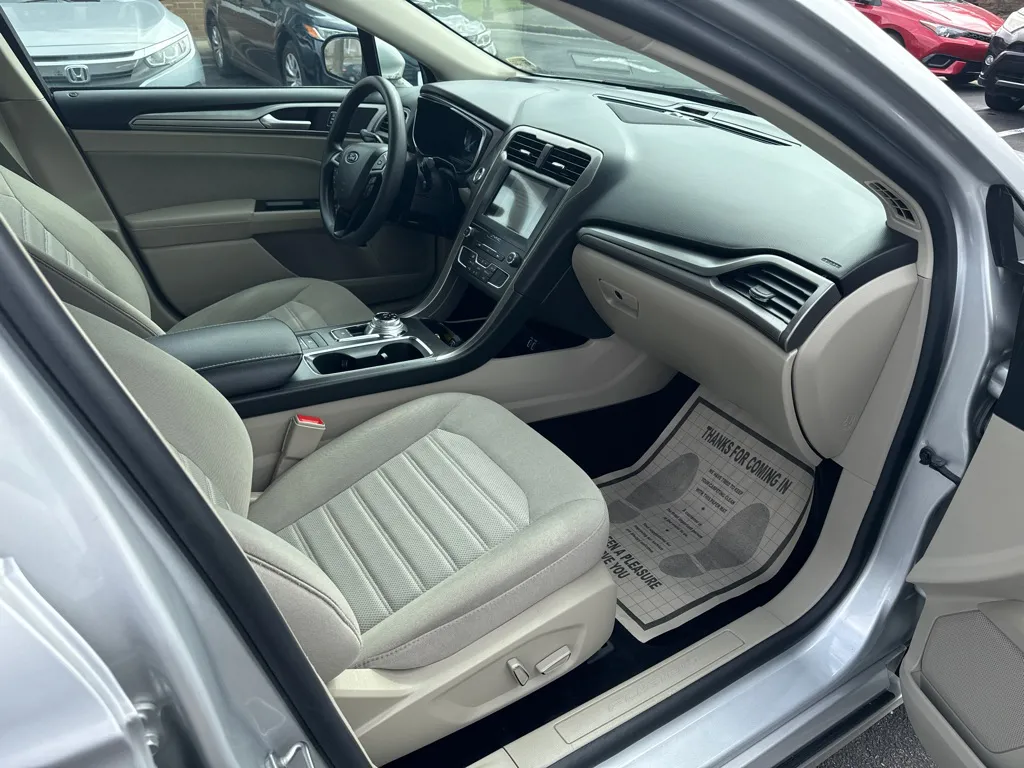 2019 Ford Fusion SE — photo 9 of 23