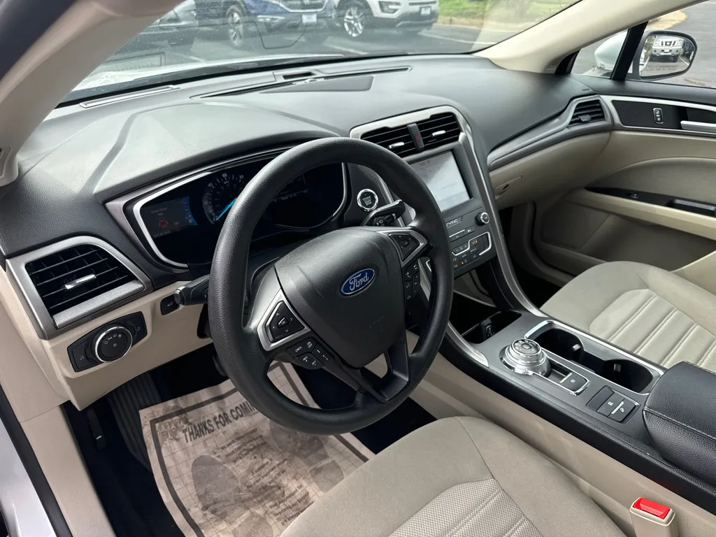 2019 Ford Fusion SE — photo 14 of 23