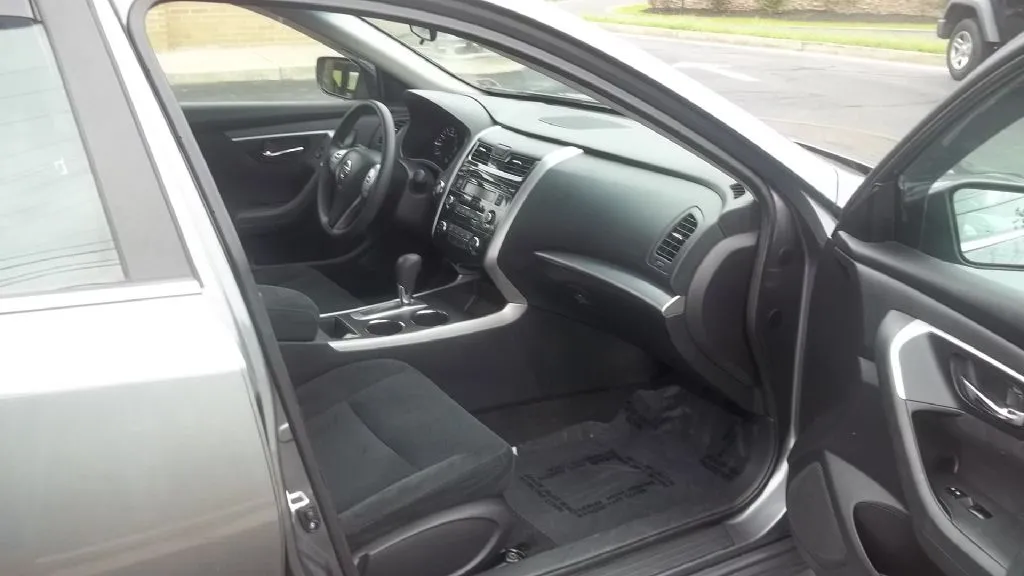 2015 Nissan Altima 2.5 — photo 9 of 16