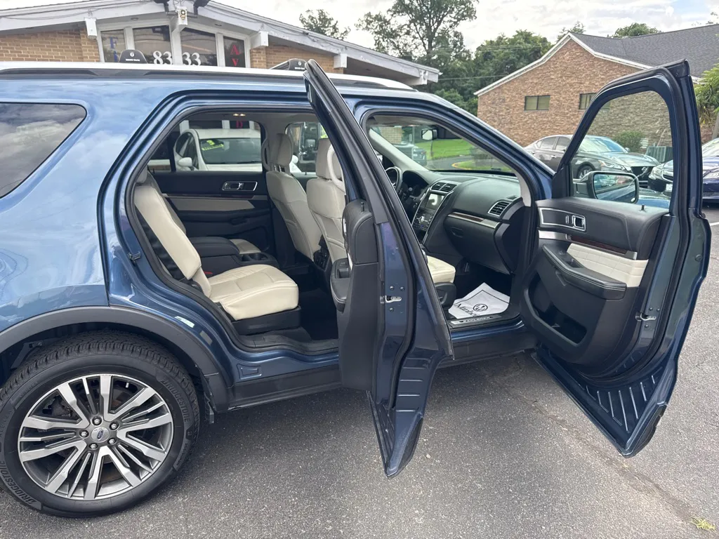 2019 Ford Explorer Platinum — photo 10 of 24