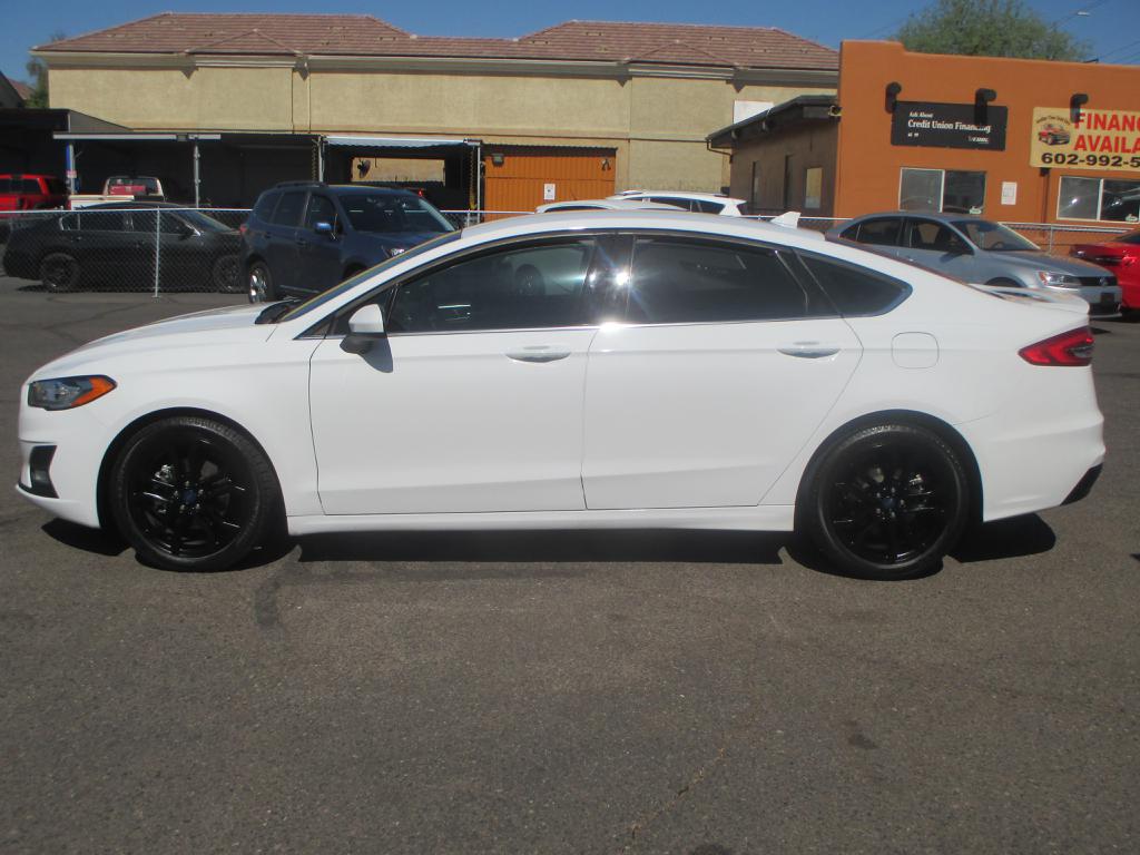 White 2020 Ford Fusion SE FWD Sedan Front-Wheel Drive 6-Speed Automatic