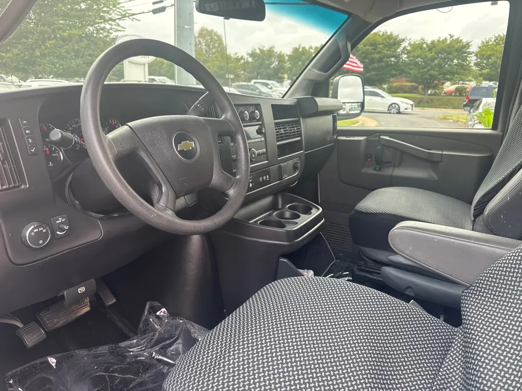 2018 Chevrolet Express 2500 — photo 16 of 22
