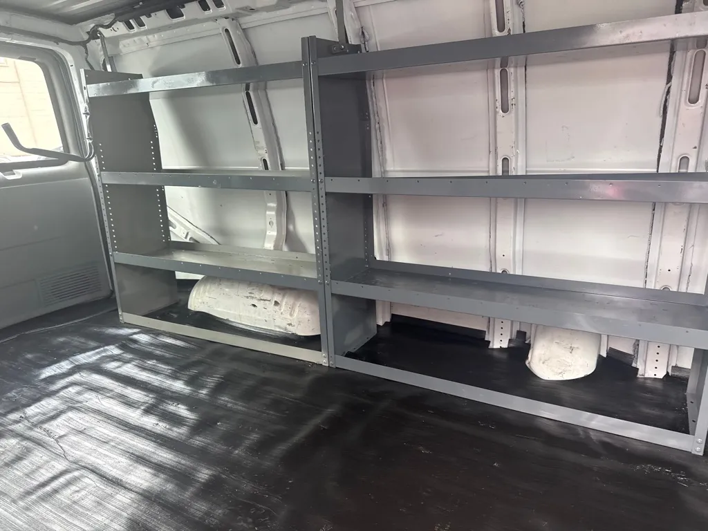 2018 Chevrolet Express 2500 — photo 10 of 22