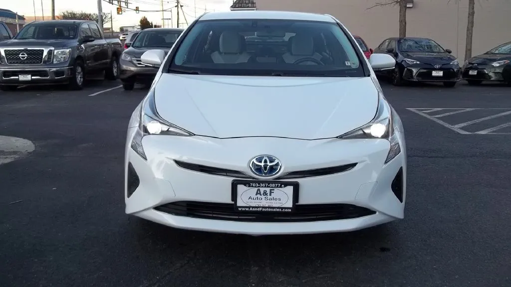 2016 Toyota Prius Three — foto 2 de 20
