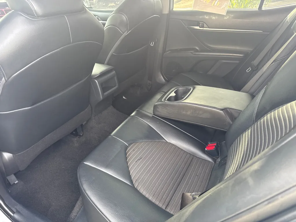 2021 Toyota Camry SE — photo 13 of 21