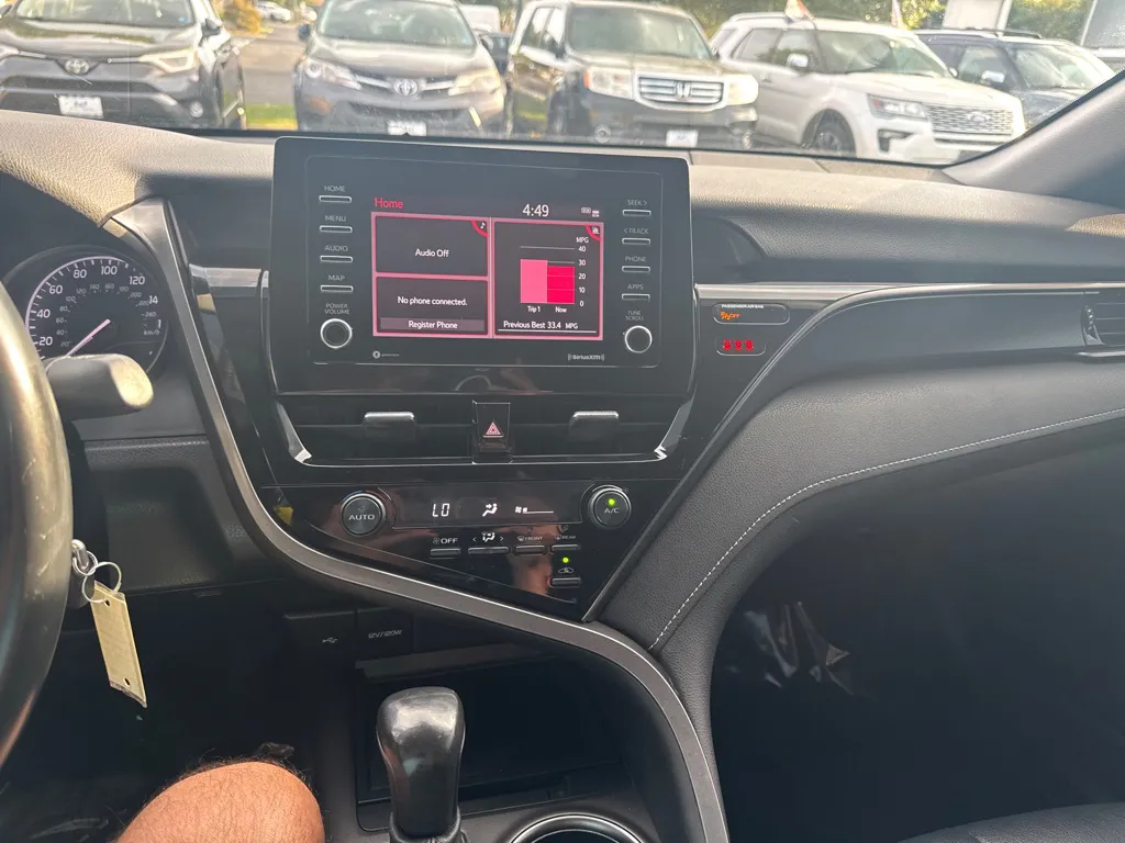 2021 Toyota Camry SE — photo 16 of 21