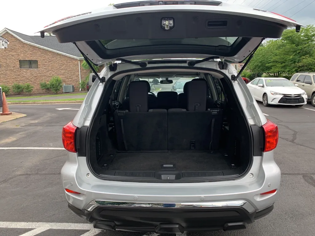 2019 Nissan Pathfinder SV — foto 7 de 21