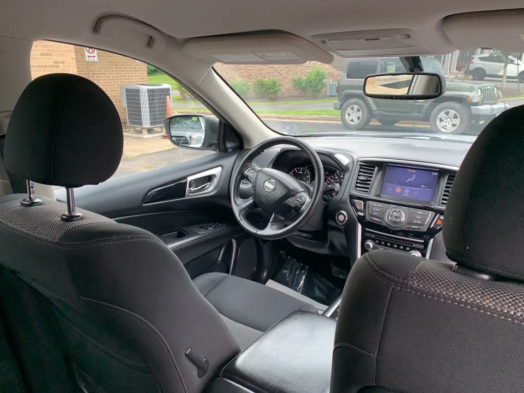 2019 Nissan Pathfinder SV — foto 13 de 21