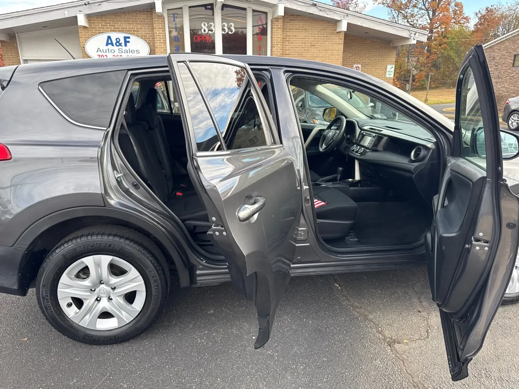 2015 Toyota RAV4 LE — photo 12 of 24