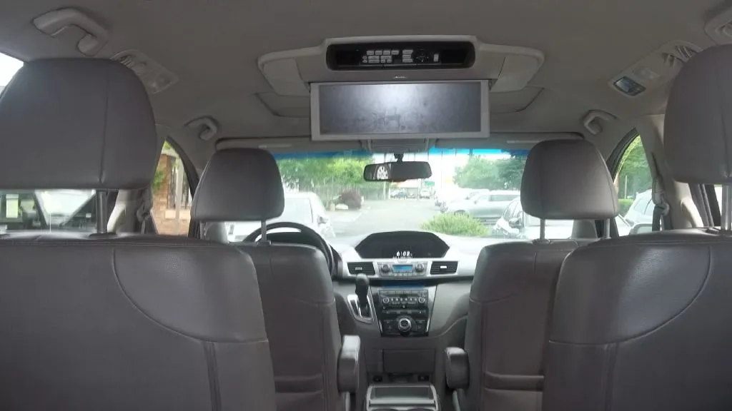 2012 Honda Odyssey Touring Elite — photo 14 of 18
