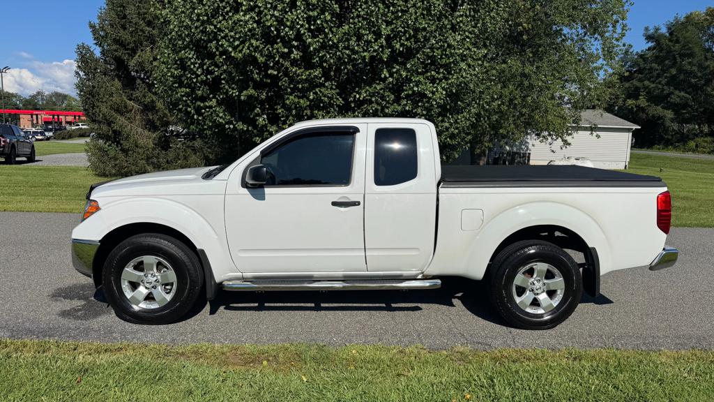 White 2009 Nissan Frontier Pickup Truck Four-Wheel Drive 5-Speed Automatic