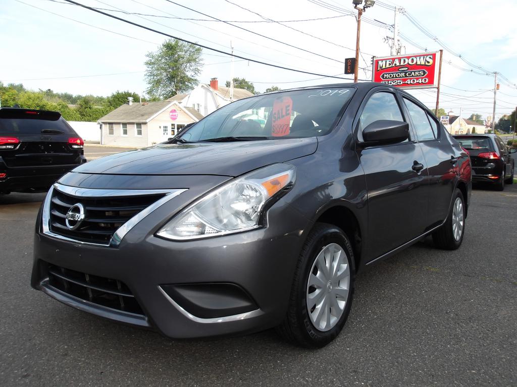 Black (Charcoal) 2019 Nissan Versa Sedan Front-Wheel Drive Automatic