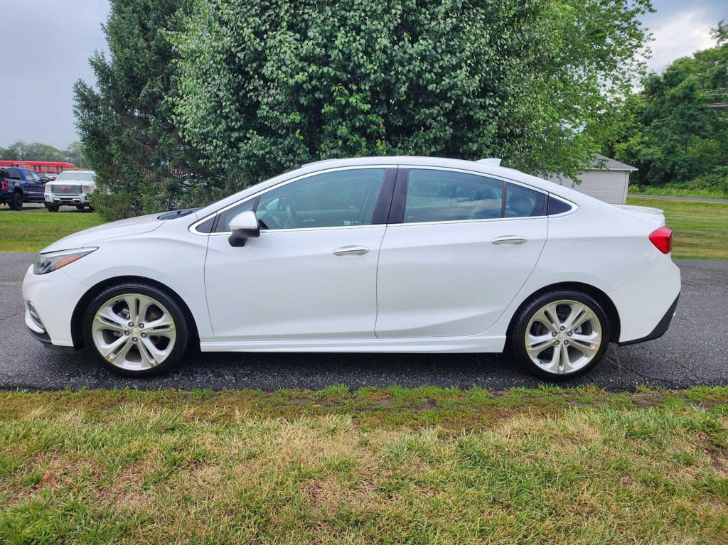 White 2017 Chevrolet Cruze Premier Sedan FWD Sedan Front-Wheel Drive 6-Speed Automatic