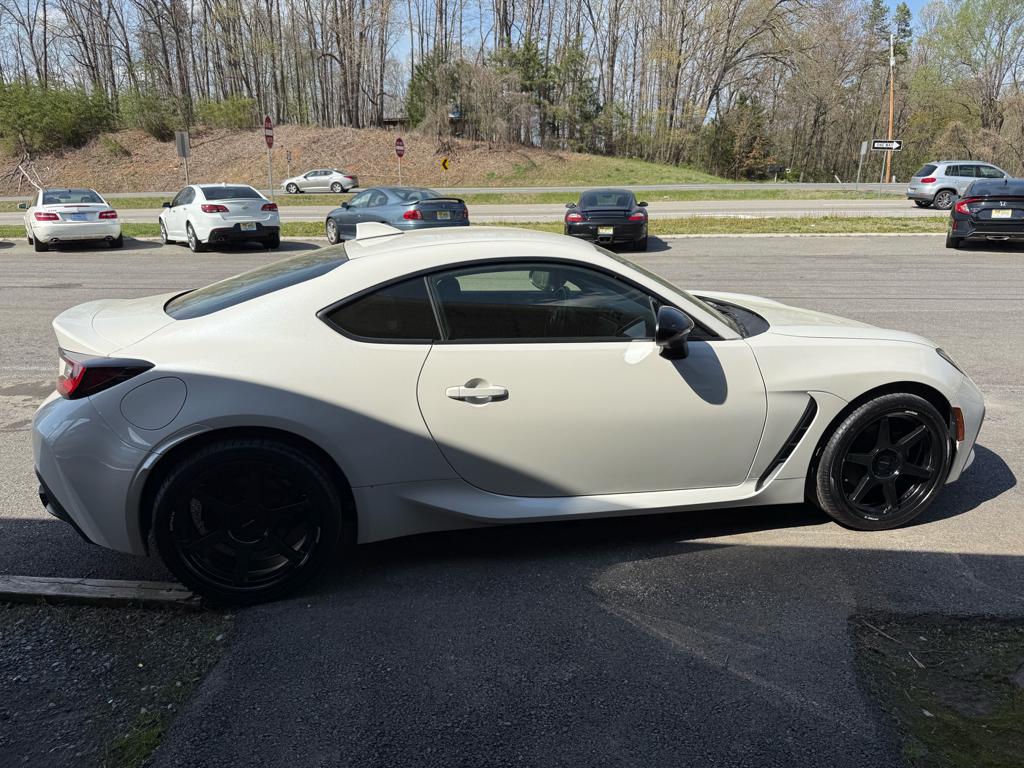 View vehicle photo 5