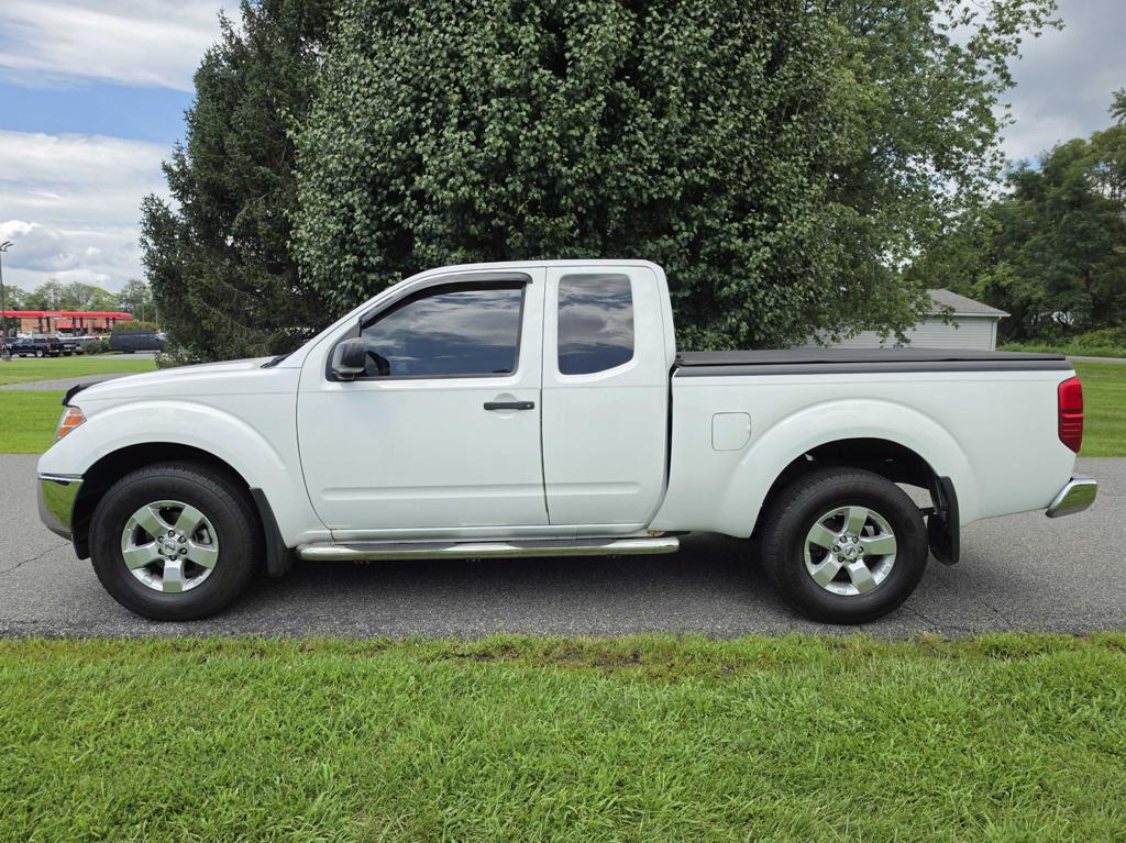 White 2009 Nissan Frontier Pickup Truck Four-Wheel Drive 5-Speed Automatic