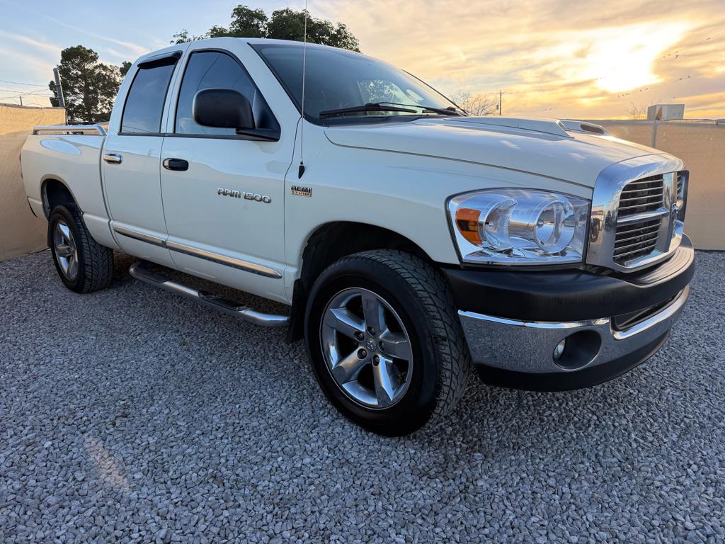 White 2007 Dodge RAM 1500 SLT Quad Cab 4WD Pickup Truck Four-Wheel Drive Automatic