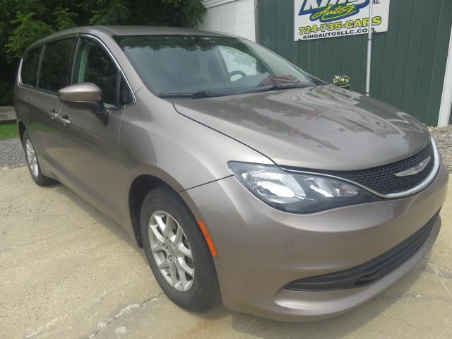 Gray 2017 Chrysler Pacifica Minivan Front-Wheel Drive 9-Speed Automatic