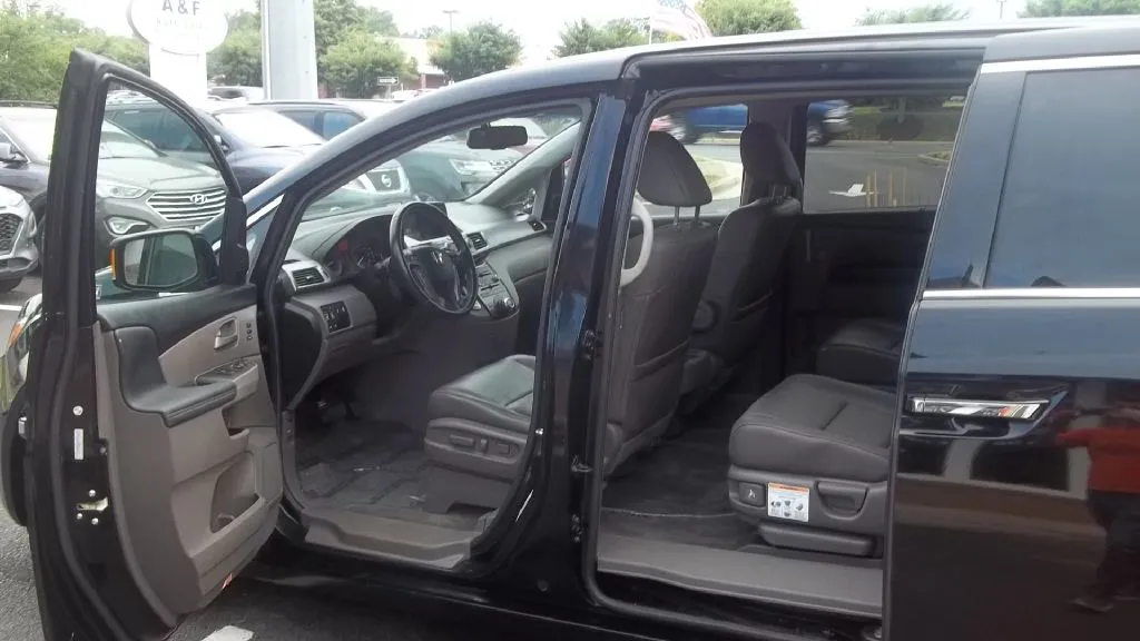 2012 Honda Odyssey Touring Elite — photo 11 of 18