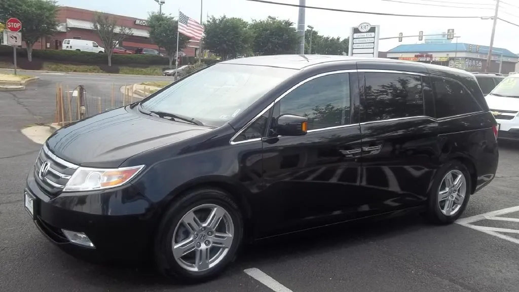 2012 Honda Odyssey Touring Elite — photo 3 of 18