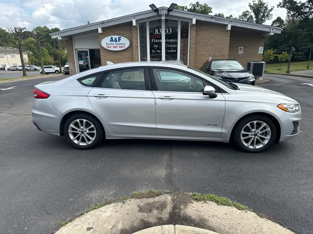 2019 Ford Fusion SE — photo 8 of 23