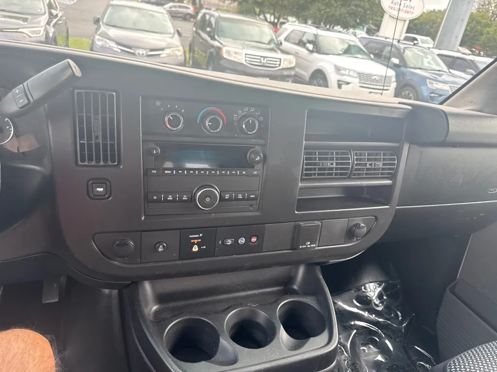 2018 Chevrolet Express 2500 — photo 18 of 22