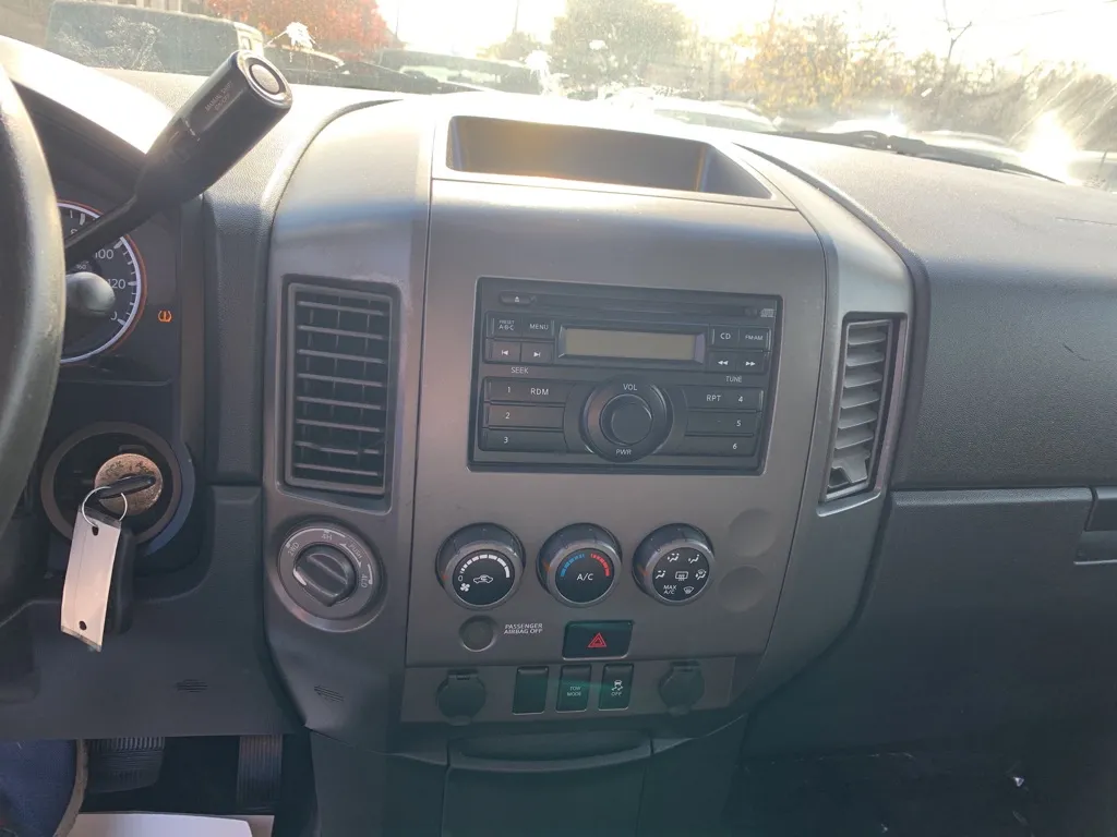 2012 Nissan Titan S — photo 15 of 17