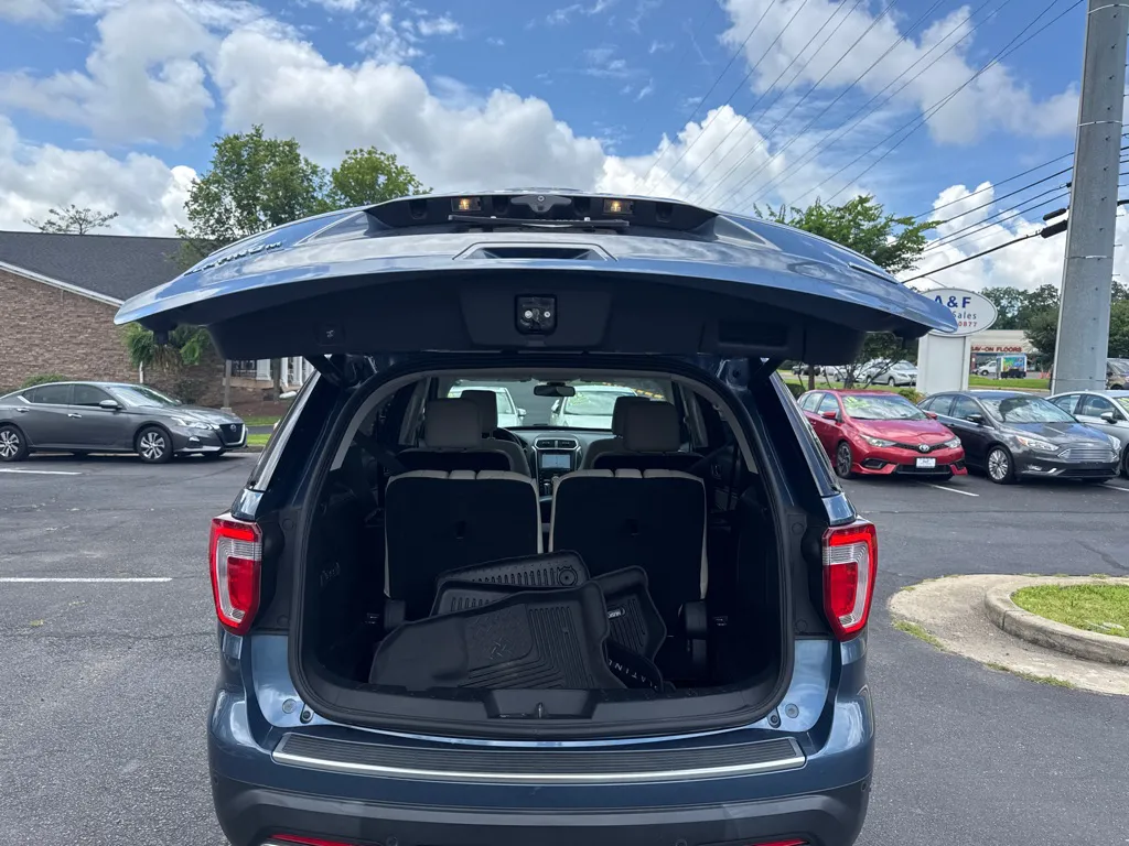 2019 Ford Explorer Platinum — photo 13 of 24