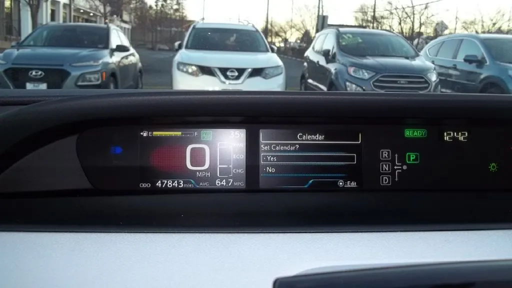 2016 Toyota Prius Three — foto 13 de 20