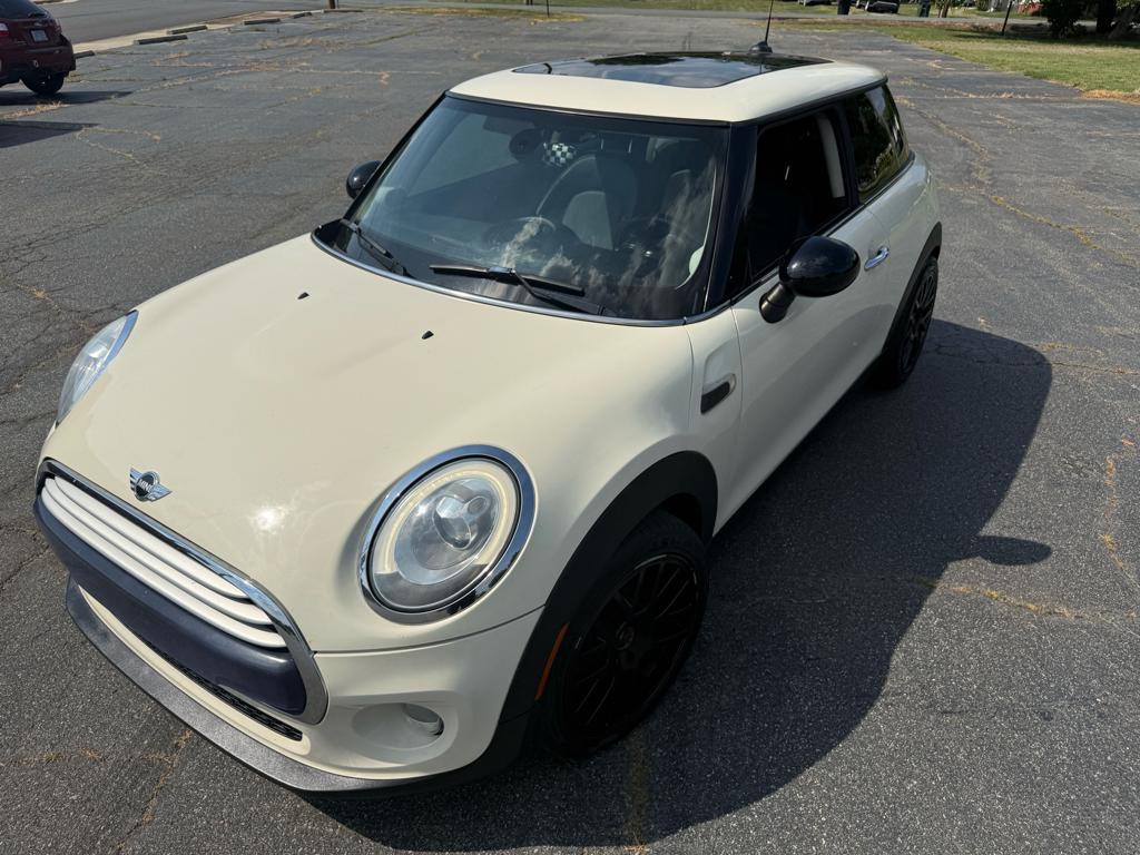 White 2014 MINI Cooper Hatchback Front-Wheel Drive 6-Speed Automatic