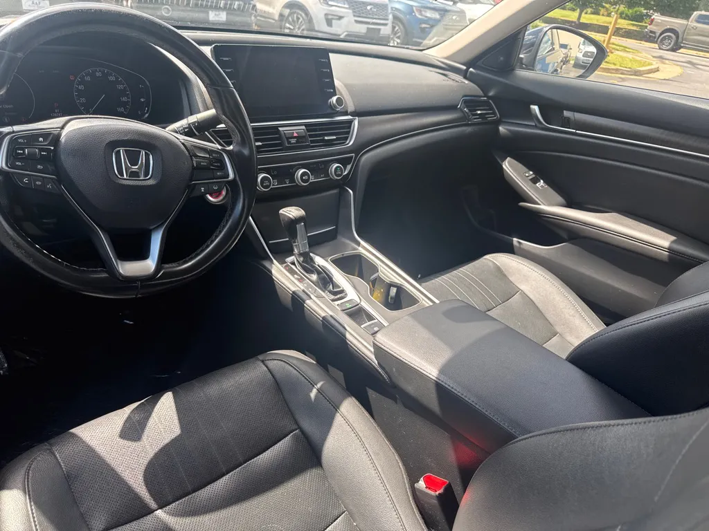 2020 Honda Accord EX-L — photo 12 of 18
